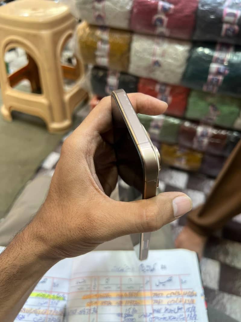 Apple iPhone 16 Pro Max 2