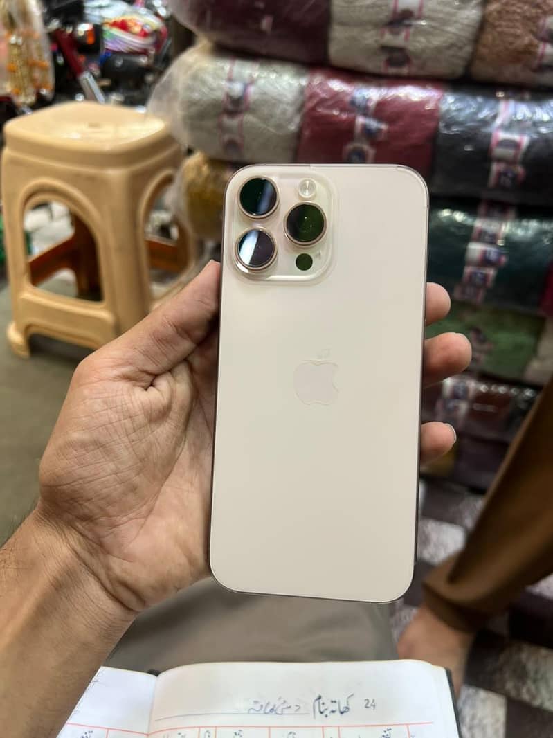 Apple iPhone 16 Pro Max 4