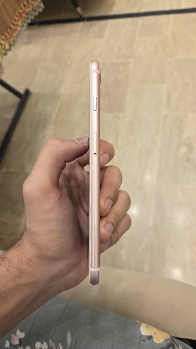 Apple iPhone 7 Plus 2
