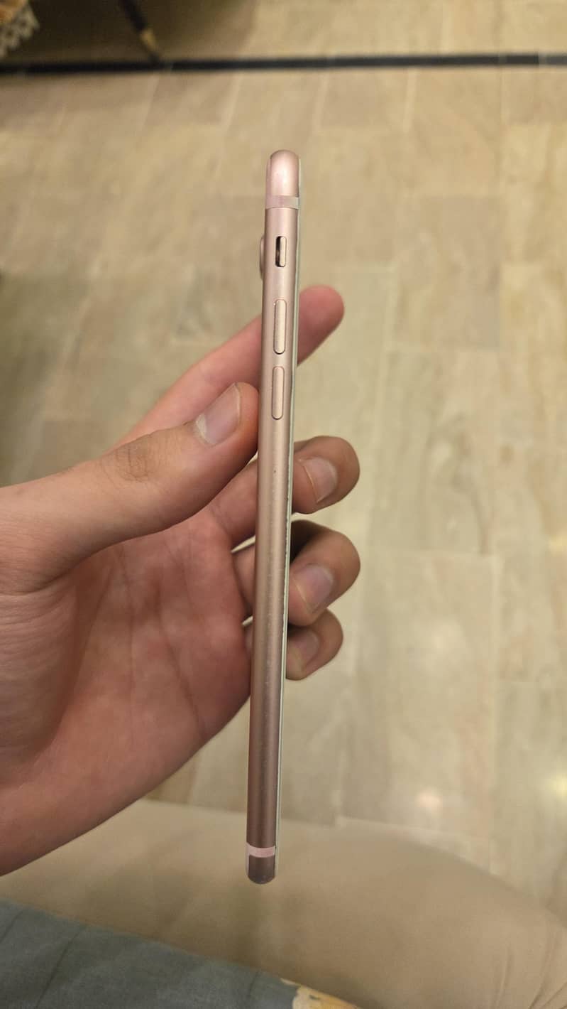 Apple iPhone 7 Plus 3