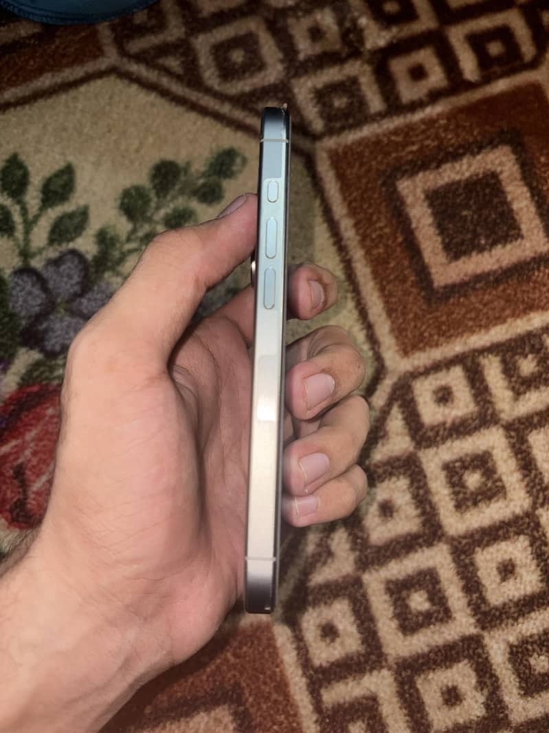 Apple iPhone 15 Pro 1