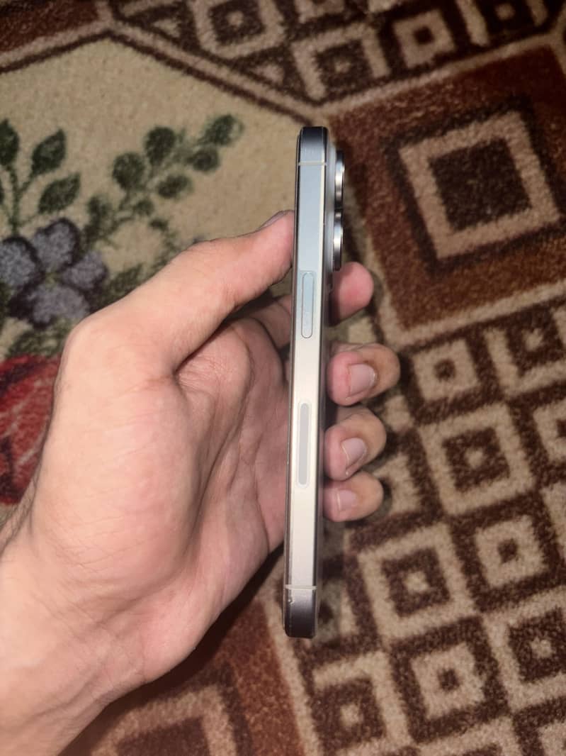Apple iPhone 15 Pro 2
