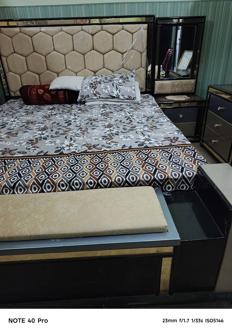 Bed, Dressing Table, Almaari, side tables 0
