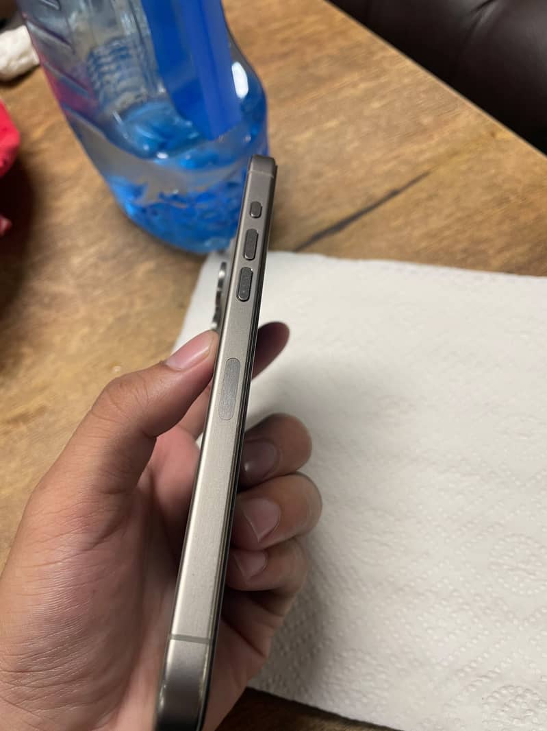 Apple iPhone 15 Pro Max 4