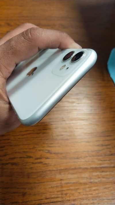 Apple iPhone 11 128gb PTA - back glass crack