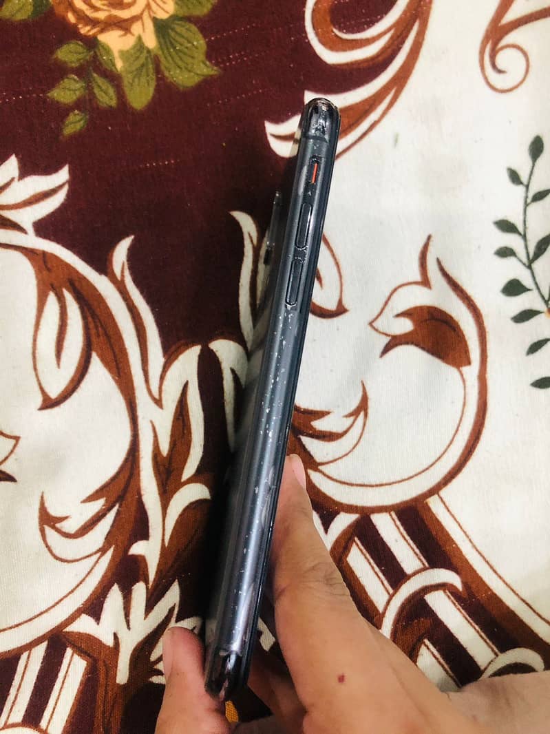 Apple iPhone X 4