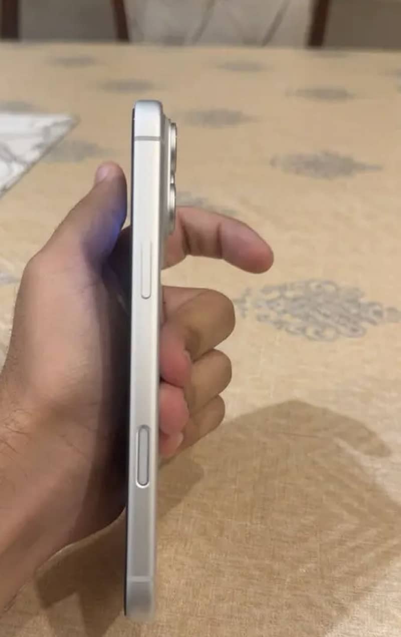 Apple iPhone 17 Pro Max 2