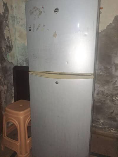 haier fridge  mediuem size selling due to compreser khrab ho gaya ha n
