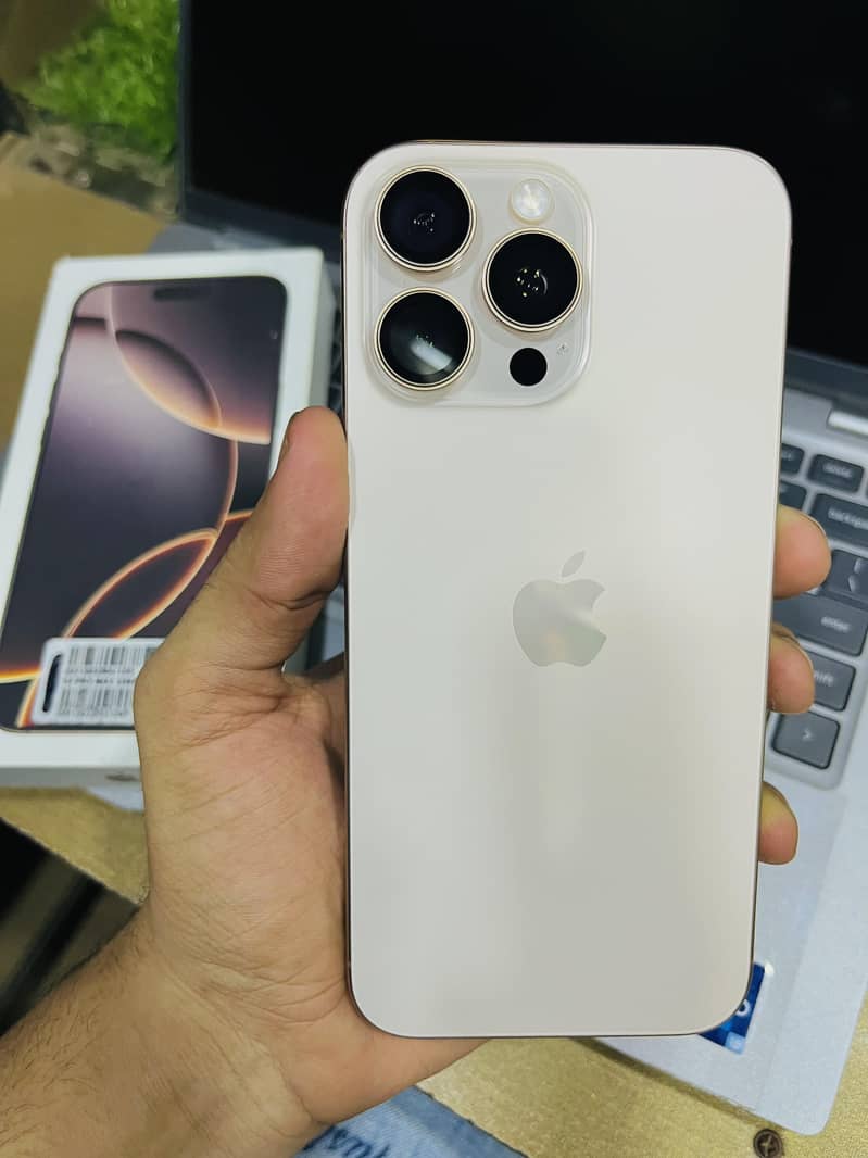 Apple iPhone 16 Pro Max 0