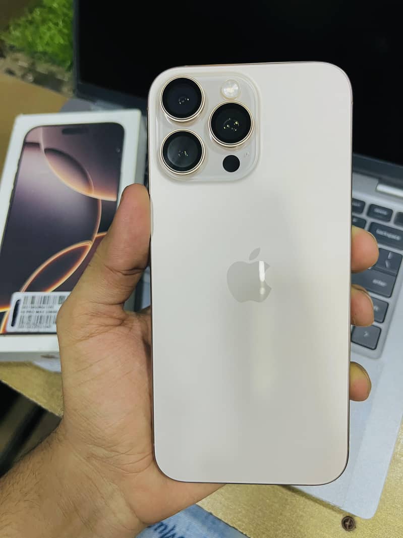Apple iPhone 16 Pro Max 1