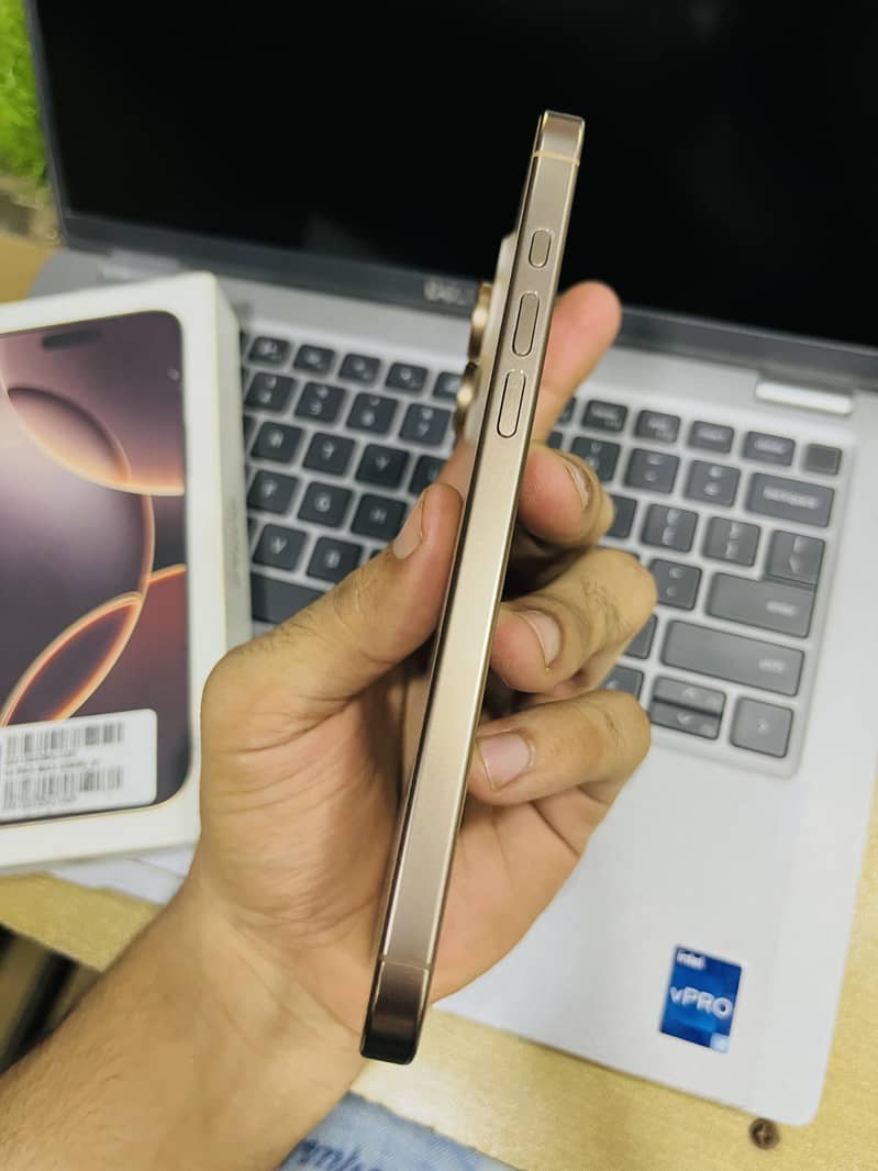 Apple iPhone 16 Pro Max 2