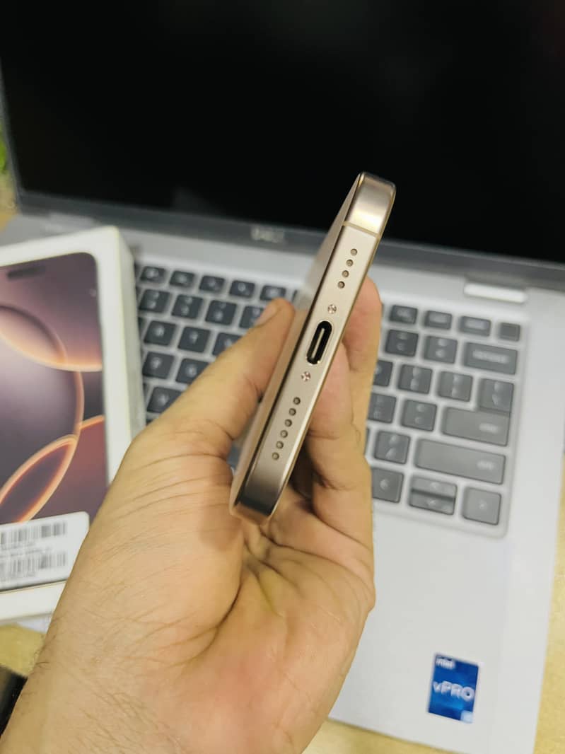 Apple iPhone 16 Pro Max 3