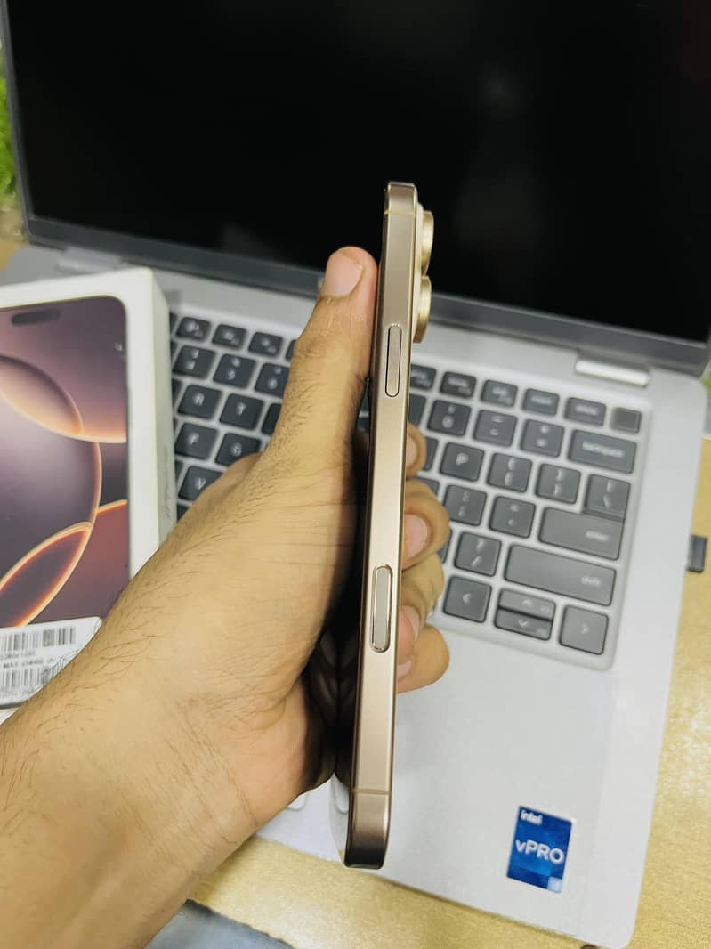 Apple iPhone 16 Pro Max 4