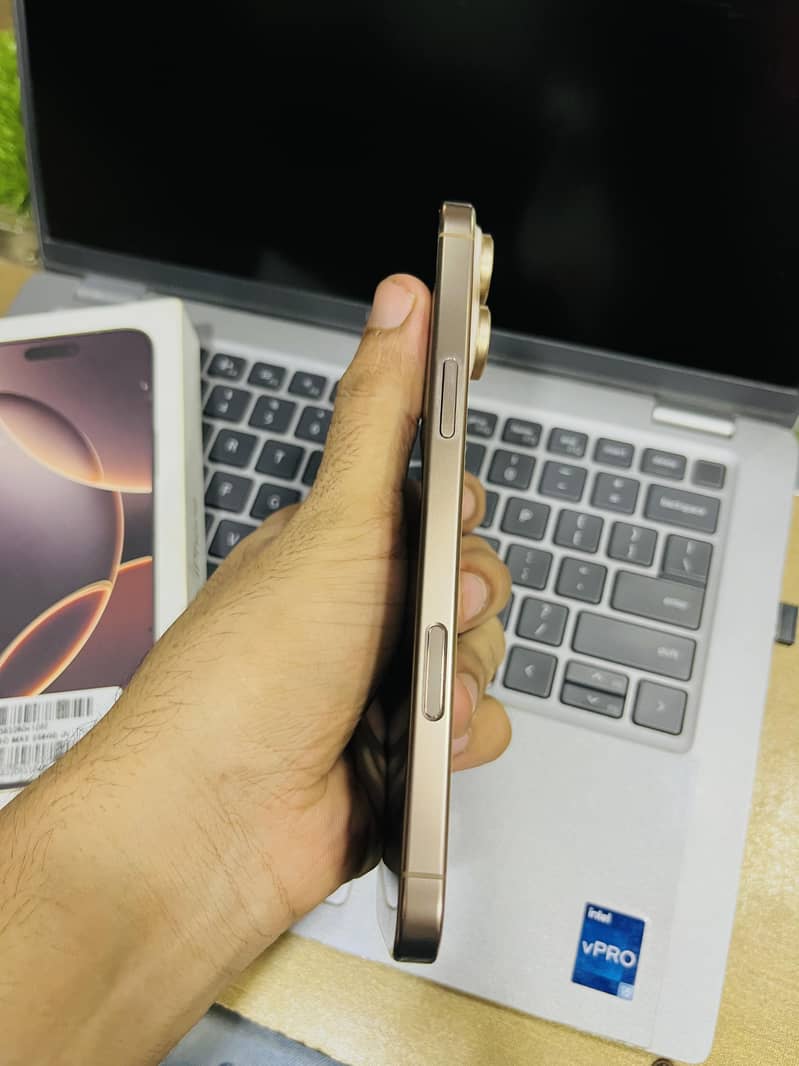 Apple iPhone 16 Pro Max 5