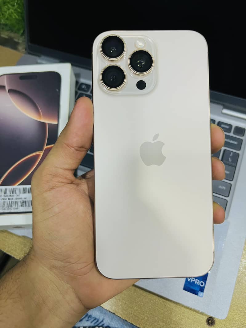 Apple iPhone 16 Pro Max 9