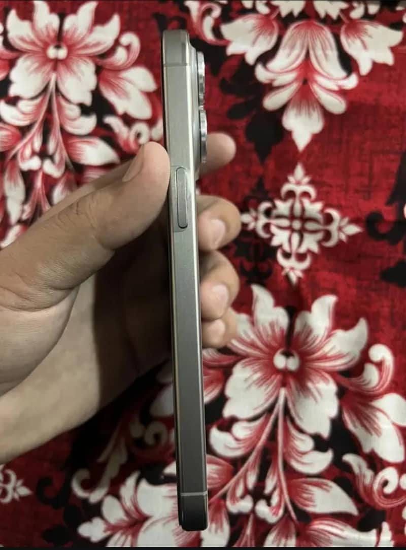 Apple iPhone 15 Pro Max 2
