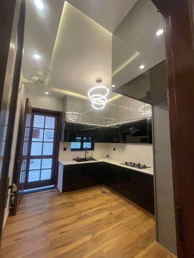 10 Marla Beautiful House For Sale