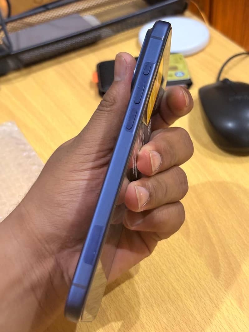 Apple iPhone 17 Pro Max 4