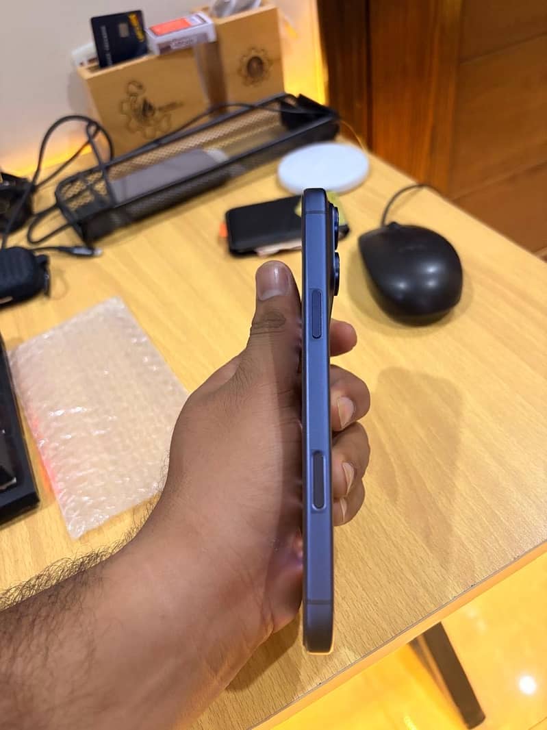 Apple iPhone 17 Pro Max 2