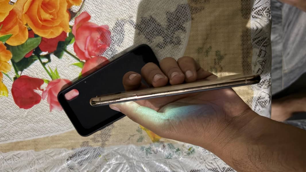 Apple iPhone XS Max 3