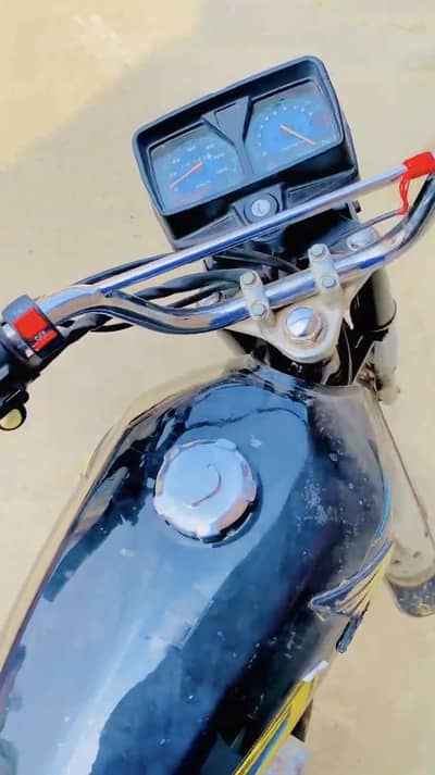 Urgent Sale Honda 125 Model (2000)