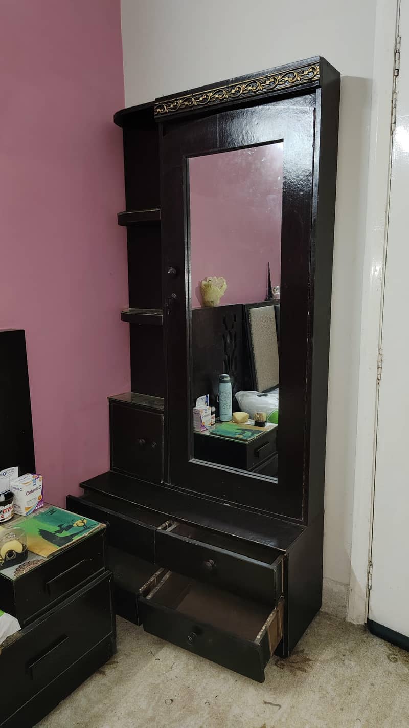 Dressing Table compact size going cheap 0