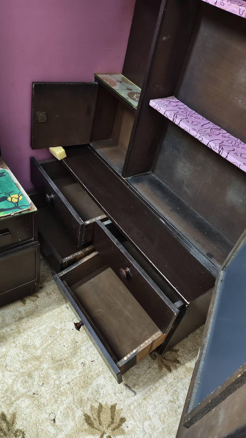 Dressing Table compact size going cheap 3