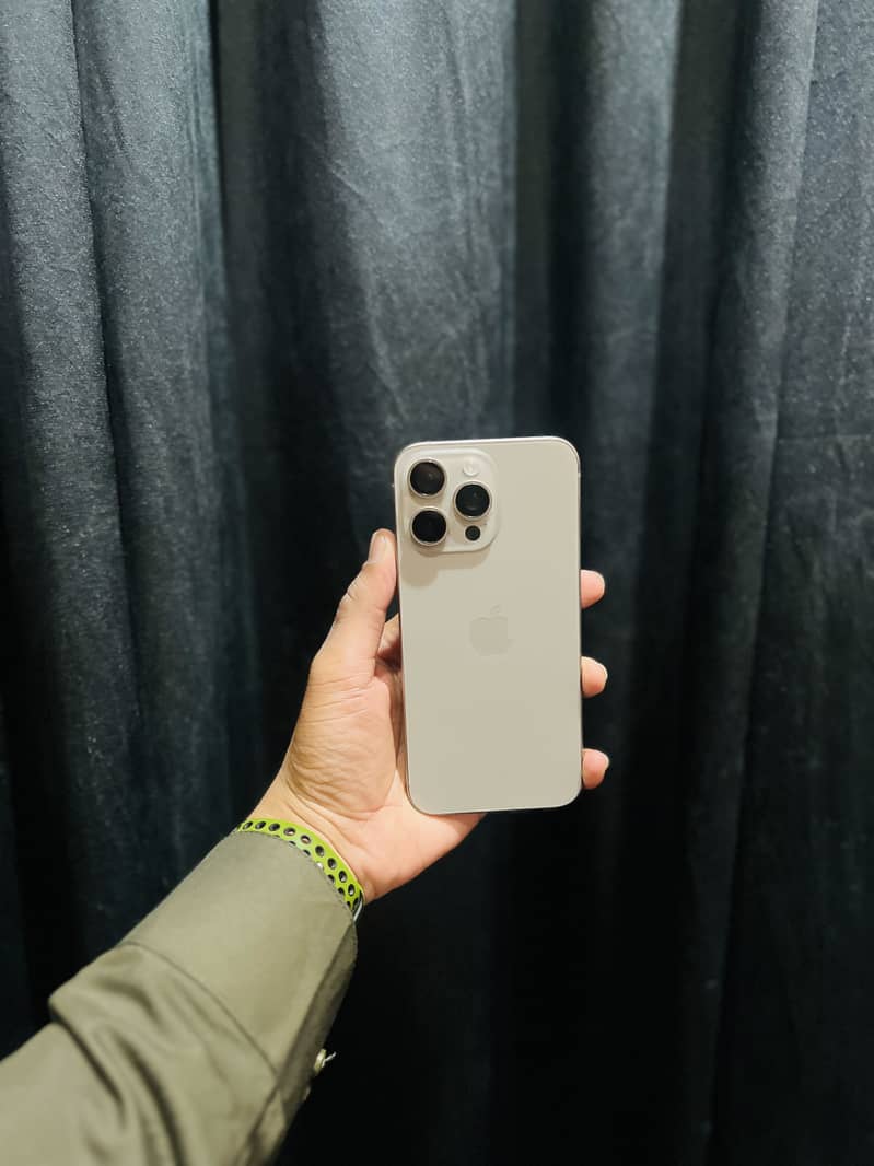 Apple iPhone 15 Pro Max 0