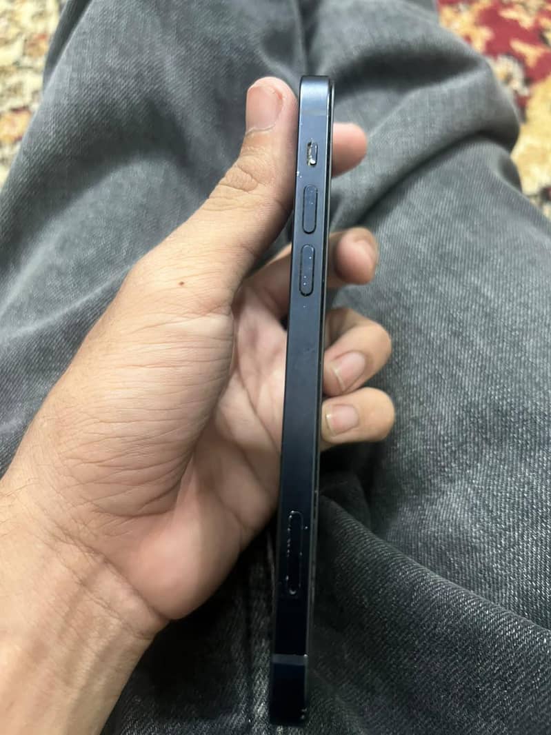 Apple iPhone 12 3