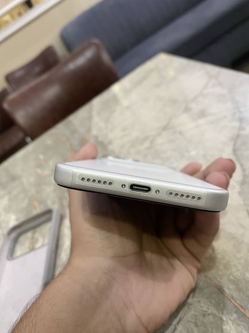 Apple iPhone 17 Pro Max 4