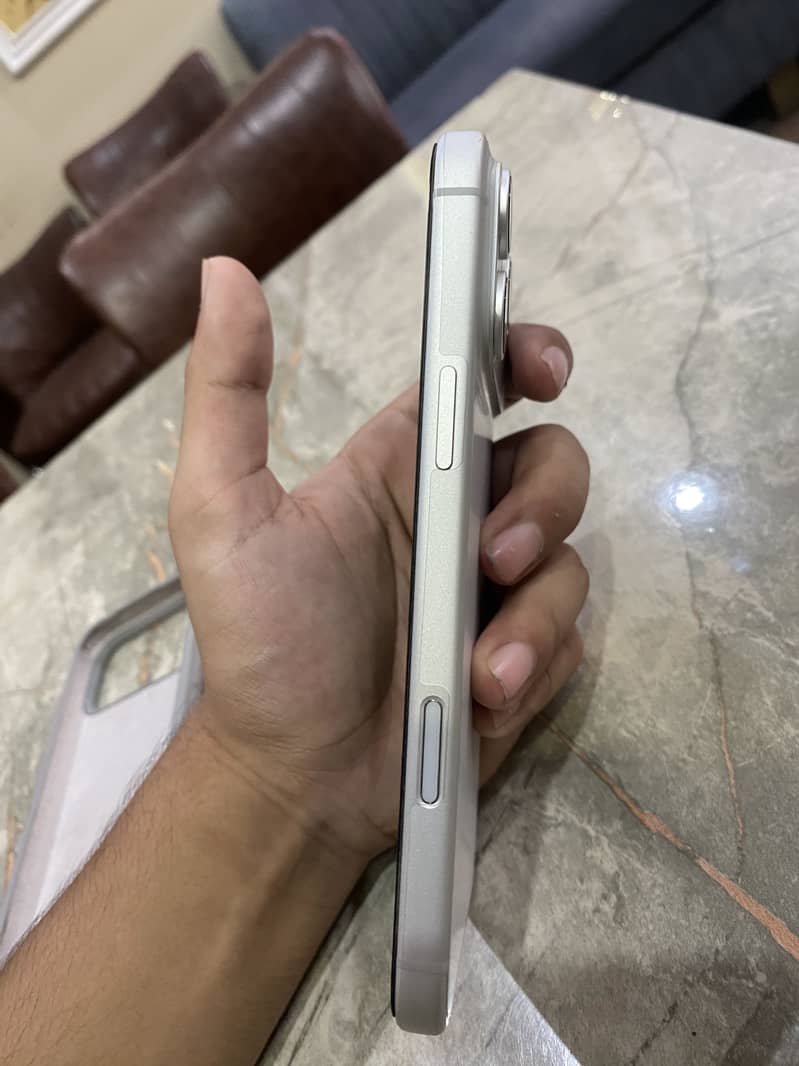 Apple iPhone 17 Pro Max 5