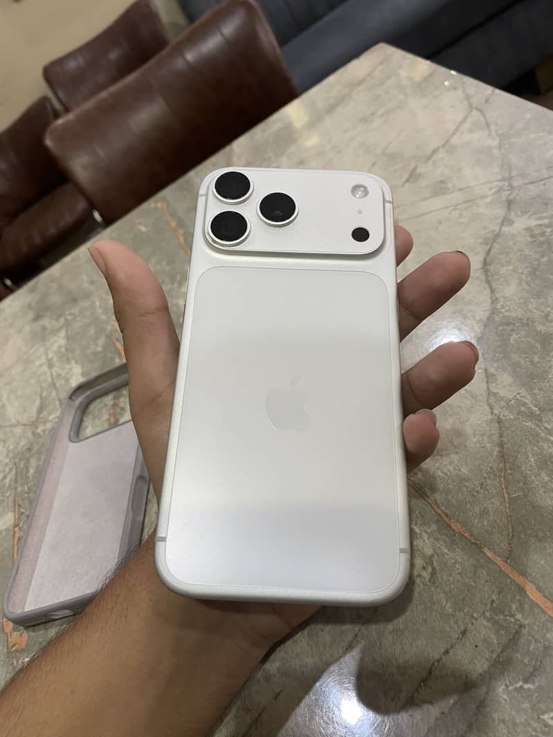 Apple iPhone 17 Pro Max 6