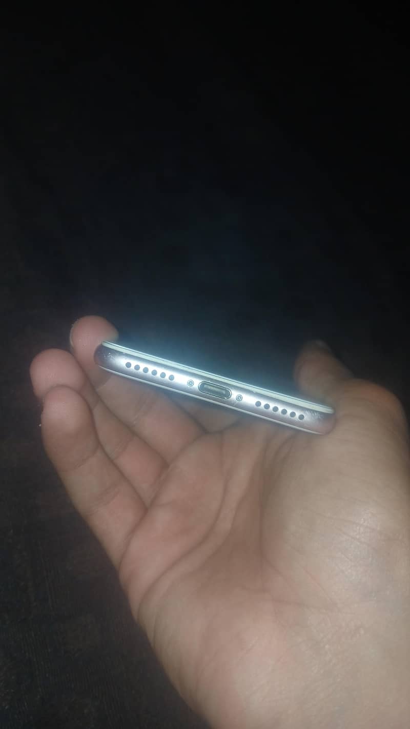 Apple iPhone 7 2