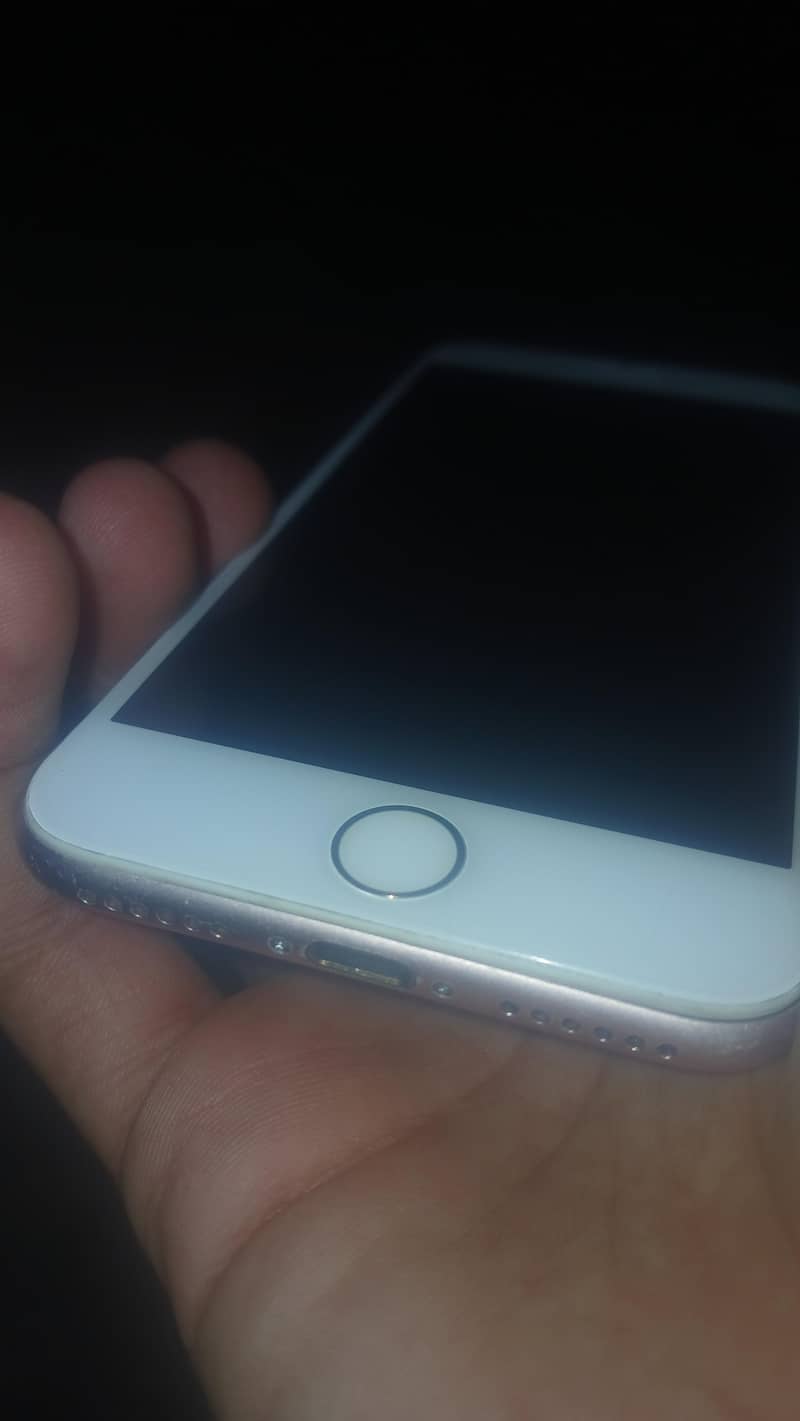 Apple iPhone 7 3