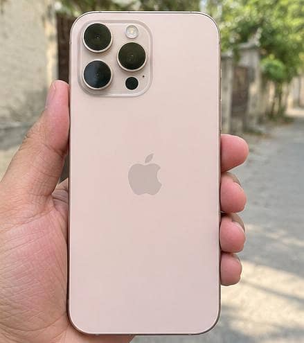 Apple iPhone 16 Pro Max 0
