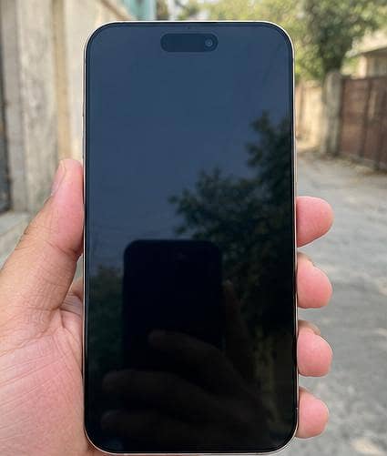 Apple iPhone 16 Pro Max 1