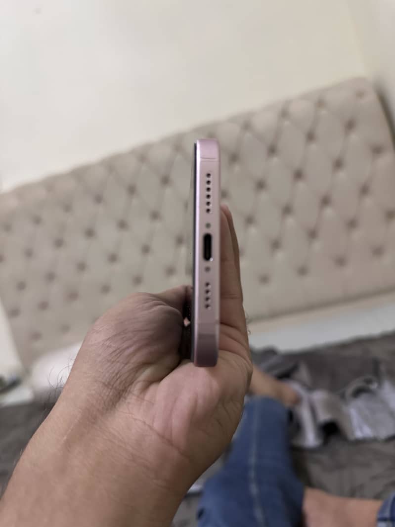 Apple iPhone 15 plus 4
