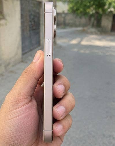 Apple iPhone 16 Pro Max 3