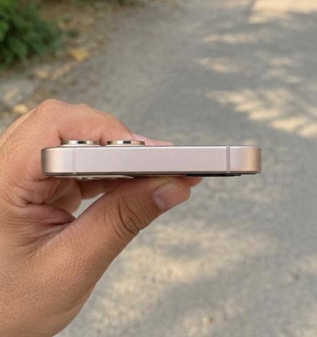 Apple iPhone 16 Pro Max 4