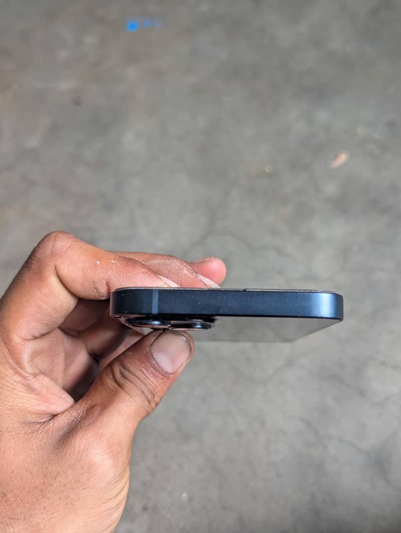 Apple iPhone 13 1
