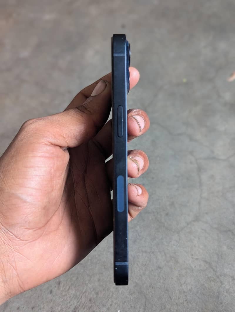 Apple iPhone 13 4