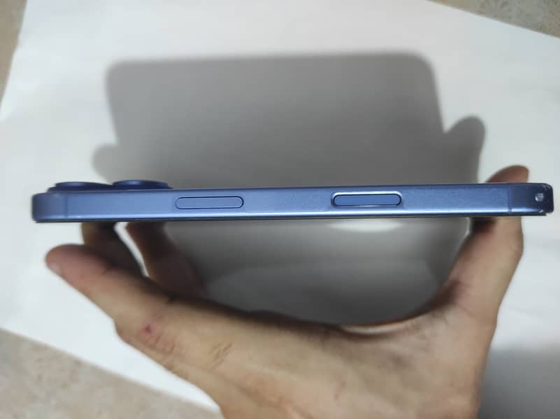 Apple iPhone 16 2