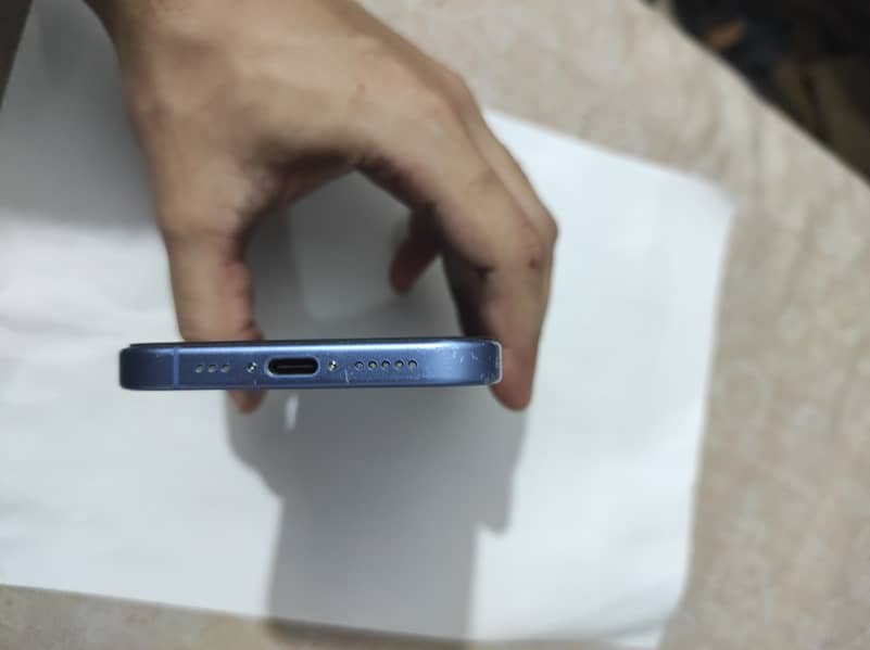 Apple iPhone 16 4