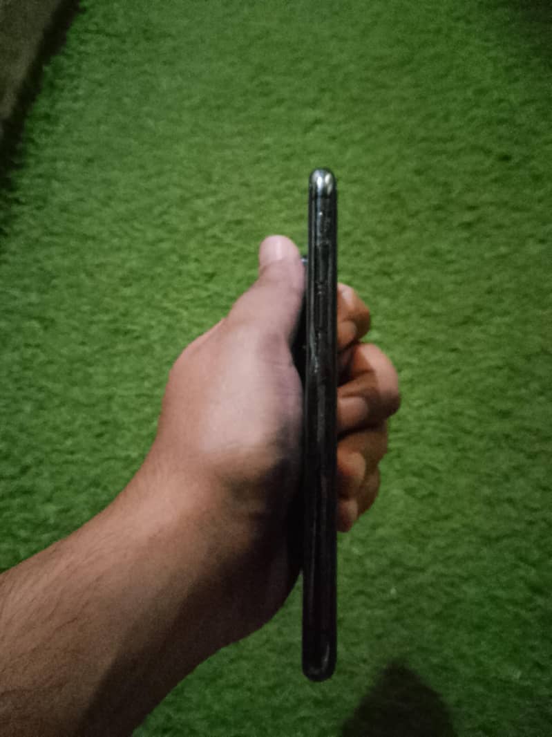 Apple iPhone X 3
