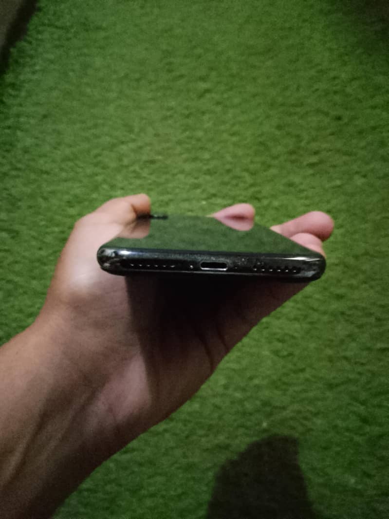 Apple iPhone X 4