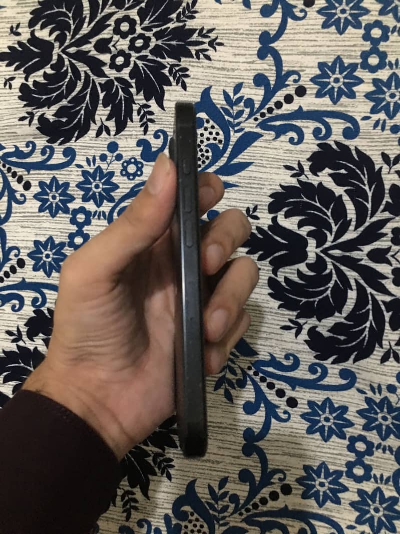 Apple iPhone 16 Pro jv 1