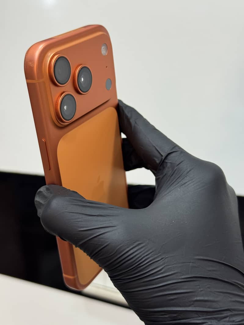 iPhone 17 Pro 4