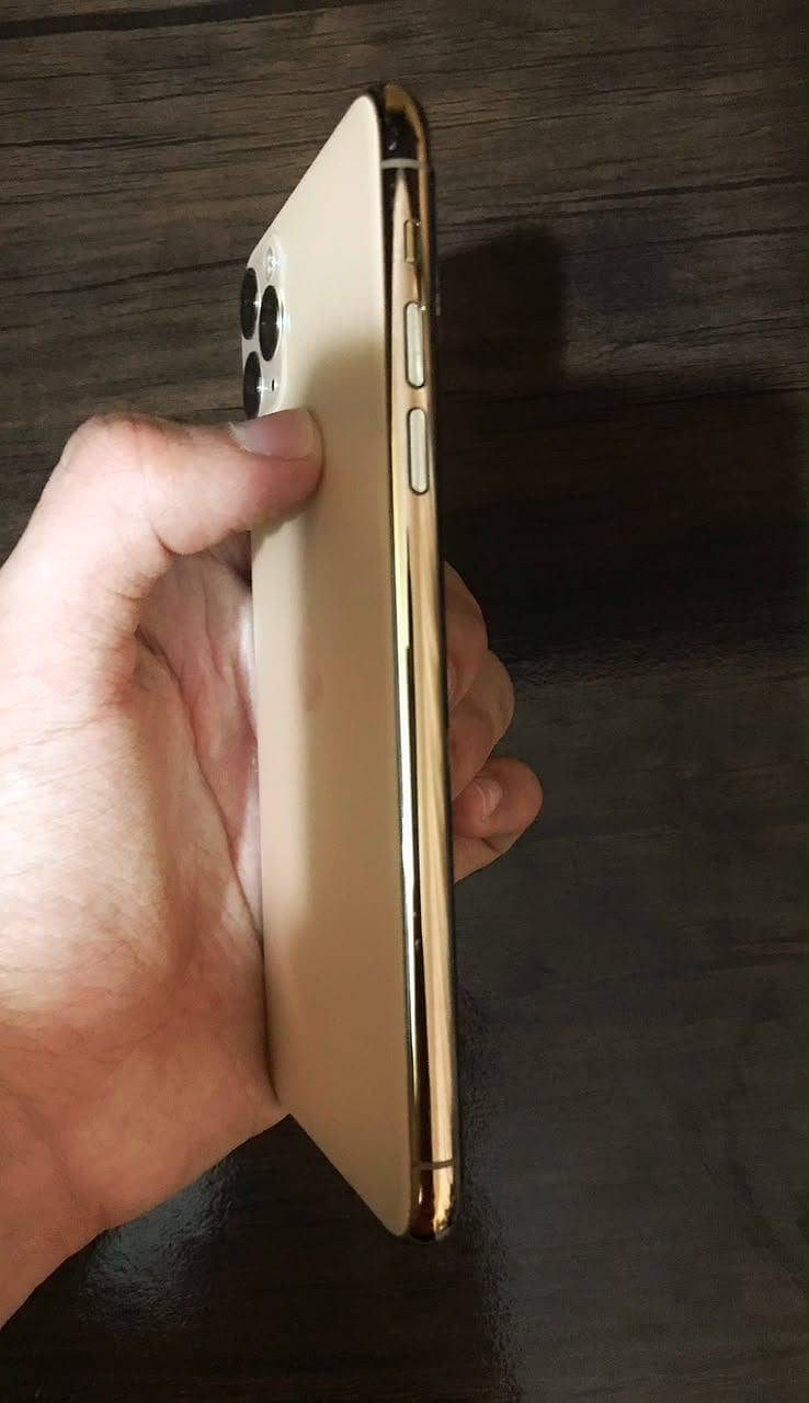 Apple iPhone 11 Pro Max 10