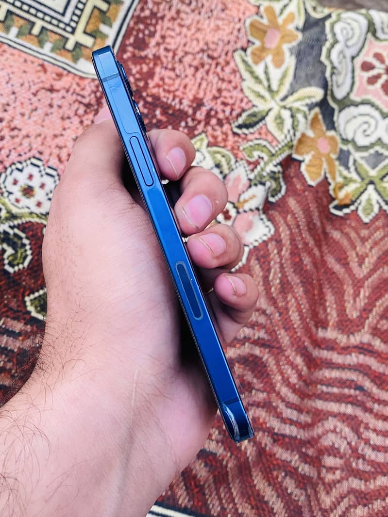 Apple iPhone 12 3