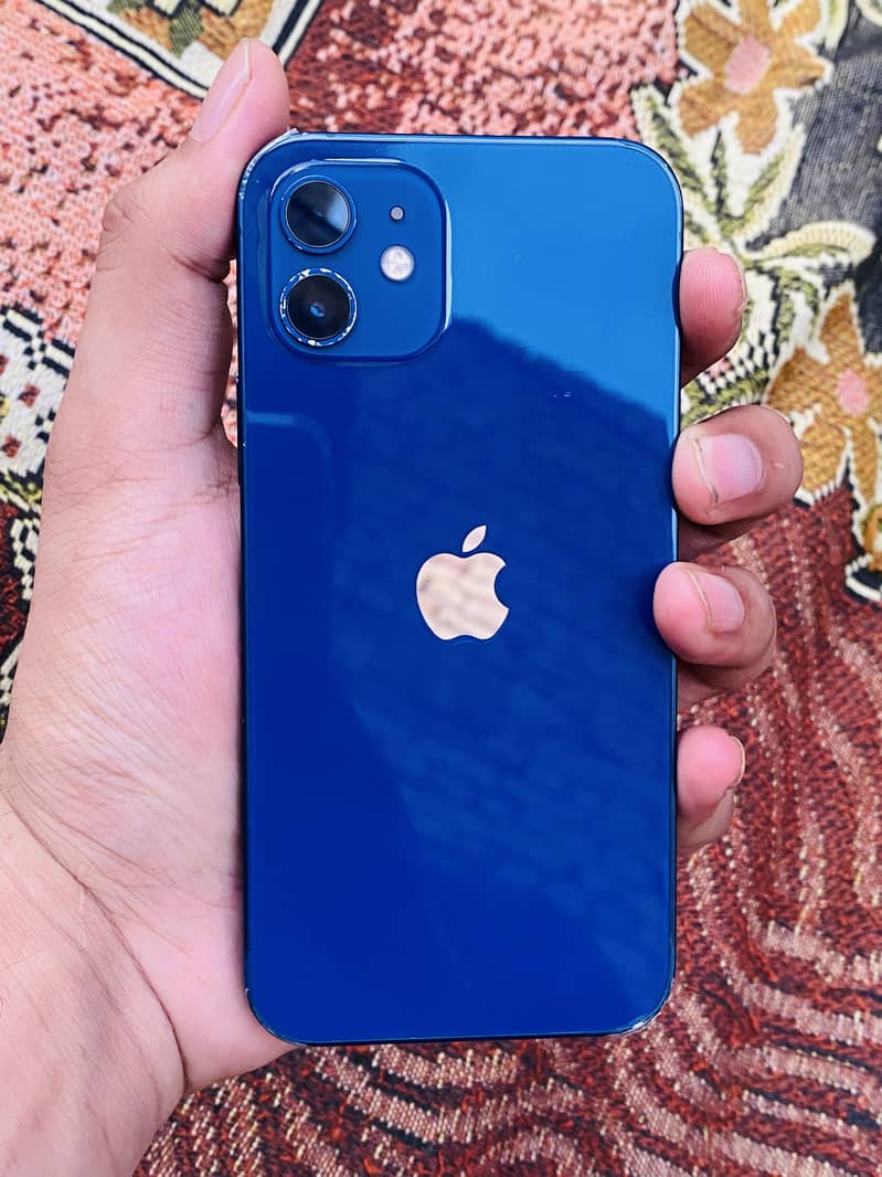 Apple iPhone 12 4